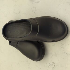 OOFOS OOcloog Black Slip-On Clogs
